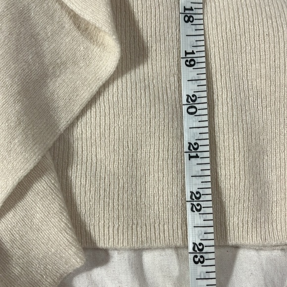 ❤️Host Picks❤️[XS] Club Monaco 100Cashmere Cream Frill detailed V Neck  Sweater - Picture 9 of 10